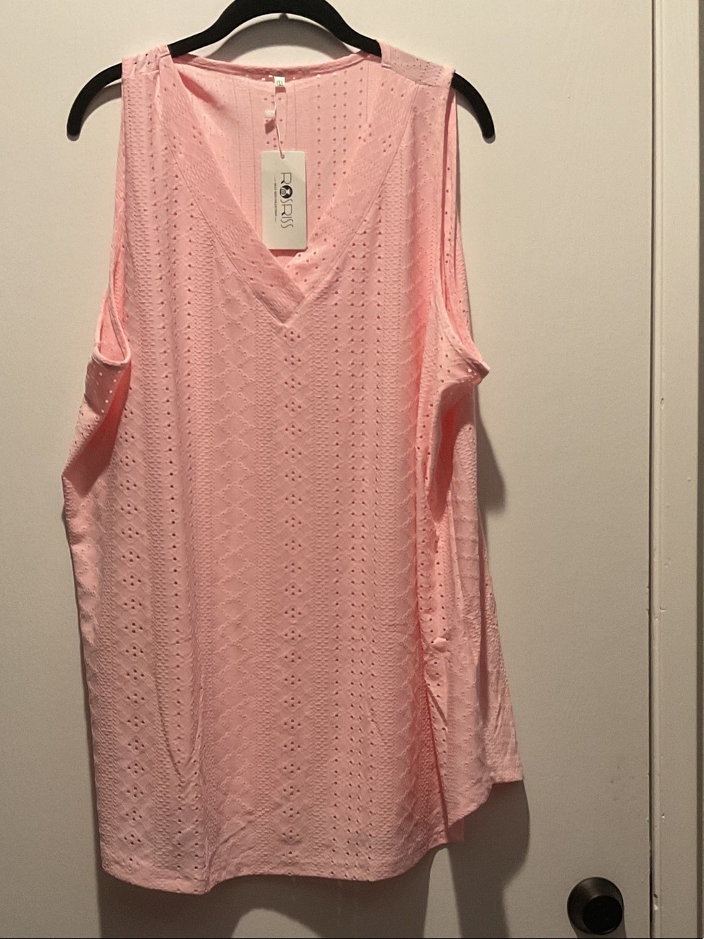 Rosriss Pale Pink Eyelet V-Neck Sleeveless Tank Top